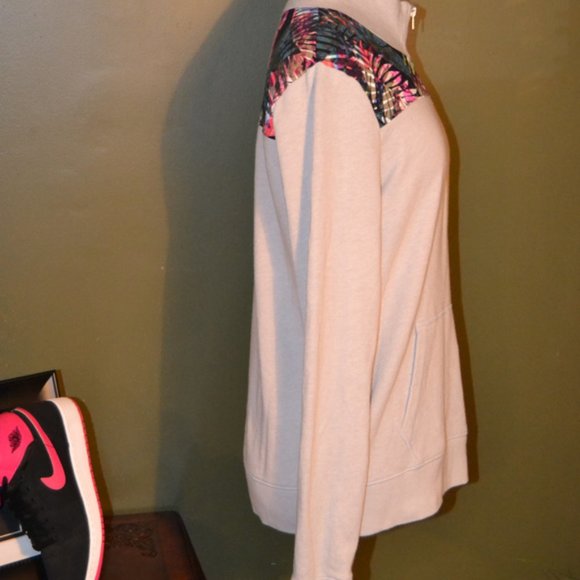 VS PINK Hooded Jacket and Sweater Bundle - Picture 14 of 16